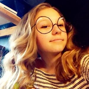 Meet your Posher, Chloe